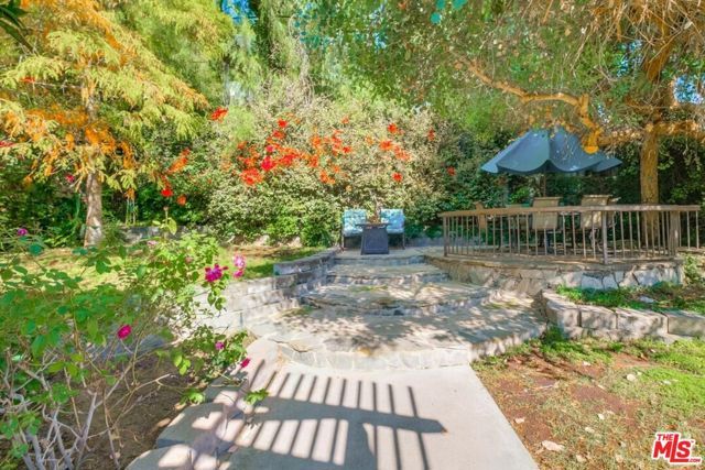 21447 Providencia Street, Woodland Hills (los Angeles), CA 91364