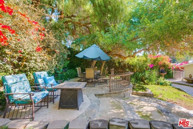 21447 Providencia Street, Woodland Hills (los Angeles), CA 91364