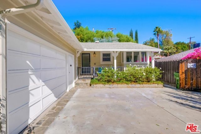 21447 Providencia Street, Woodland Hills (los Angeles), CA 91364