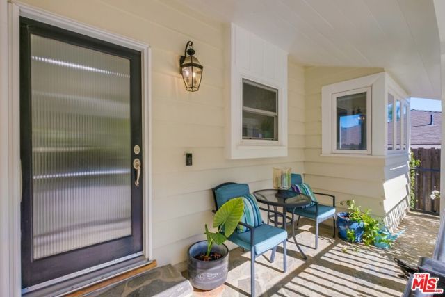 21447 Providencia Street, Woodland Hills (los Angeles), CA 91364