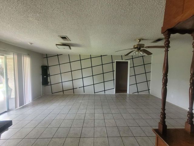 2709 21st Avenue N, Texas City, TX 77590