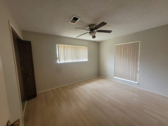 2709 21st Avenue N, Texas City, TX 77590
