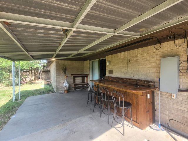 2709 21st Avenue N, Texas City, TX 77590