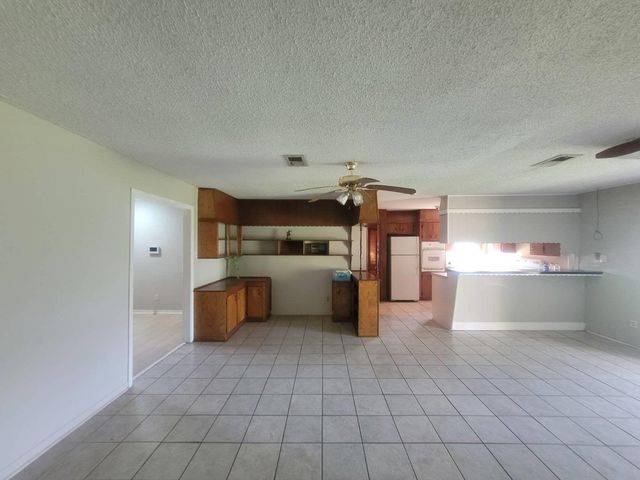 2709 21st Avenue N, Texas City, TX 77590