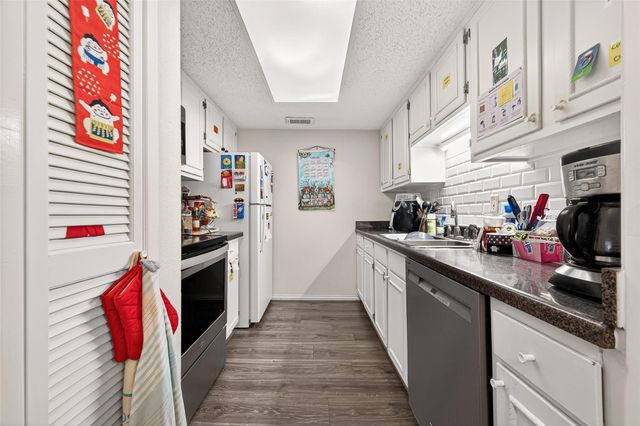 2234 S Piney Point Road 206, Houston, TX 77063