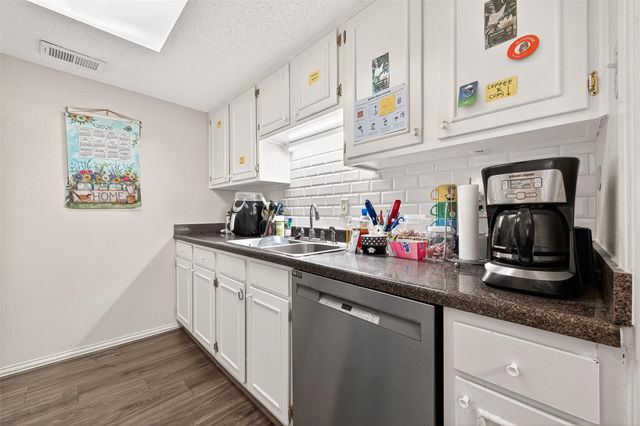 2234 S Piney Point Road 206, Houston, TX 77063