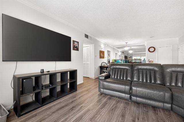 2234 S Piney Point Road 206, Houston, TX 77063
