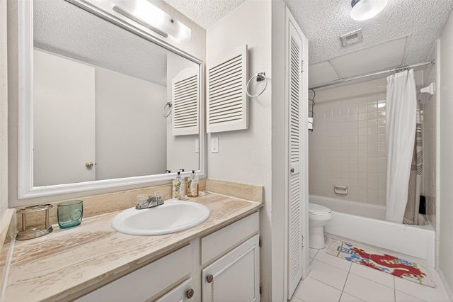2234 S Piney Point Road 206, Houston, TX 77063