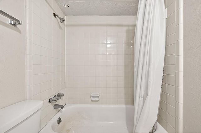 2234 S Piney Point Road 206, Houston, TX 77063