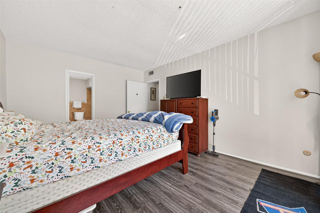 2234 S Piney Point Road 206, Houston, TX 77063