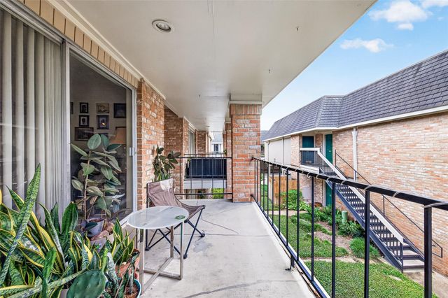 2234 S Piney Point Road 206, Houston, TX 77063