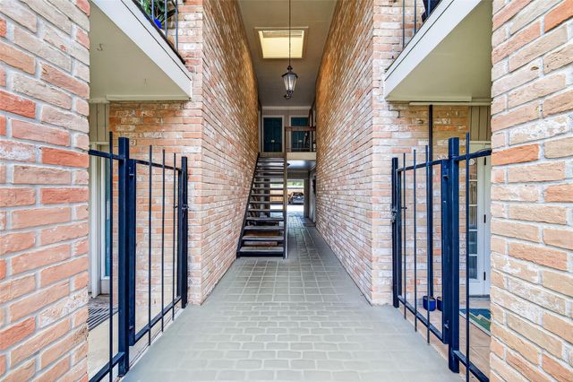 2234 S Piney Point Road 206, Houston, TX 77063