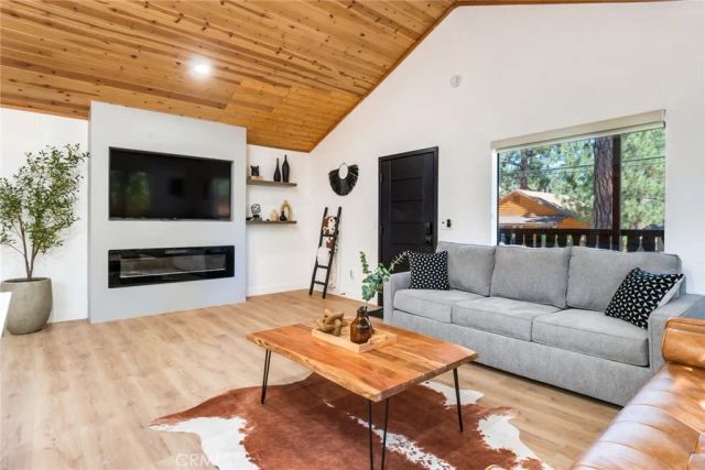 332 E Country Club Boulevard, Big Bear City, CA 92314