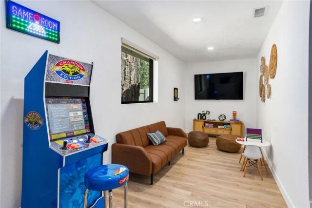 332 E Country Club Boulevard, Big Bear City, CA 92314