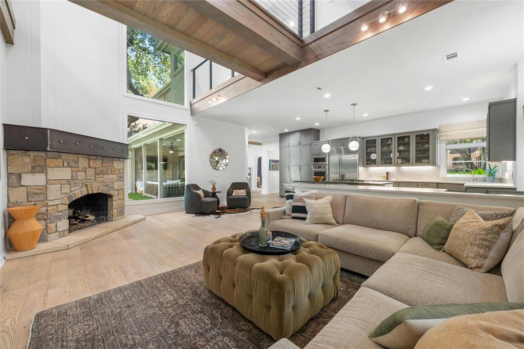 2928 Chatelaine DR, Austin, TX 78746