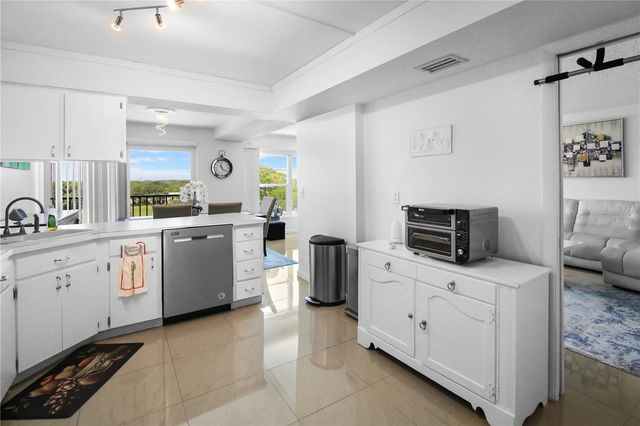 225 COUNTRY CLUB DRIVE 1604, Largo, FL 33771