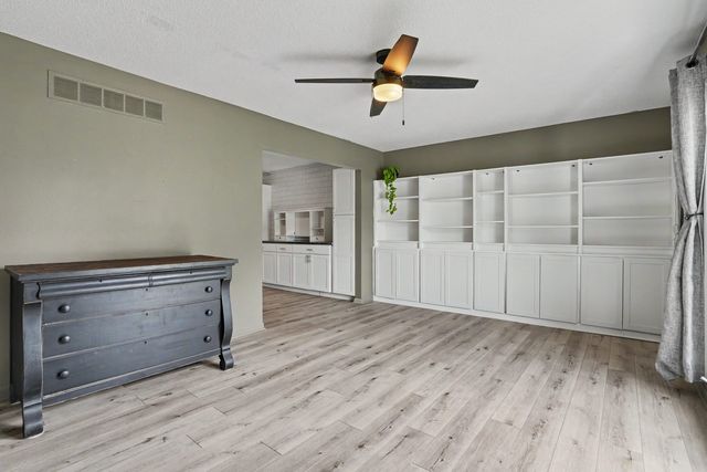 1705 88th Avenue W, Rock Island, IL 61201
