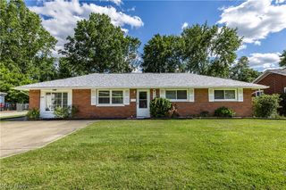 2230 Lynnwood Drive, Stow, OH 44224