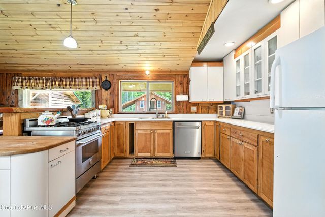 475 Old Range Rd, Clark Fork, ID 83811