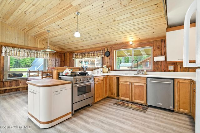 475 Old Range Rd, Clark Fork, ID 83811