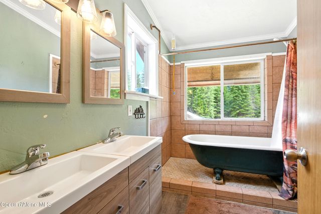 475 Old Range Rd, Clark Fork, ID 83811