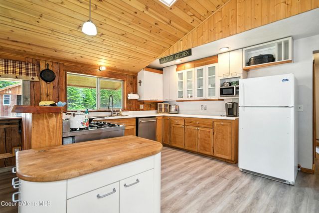 475 Old Range Rd, Clark Fork, ID 83811