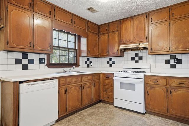 850 King SE Drive, Conyers, GA 30094