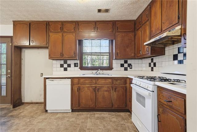 850 King SE Drive, Conyers, GA 30094