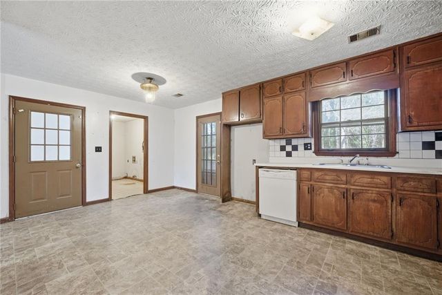 850 King SE Drive, Conyers, GA 30094