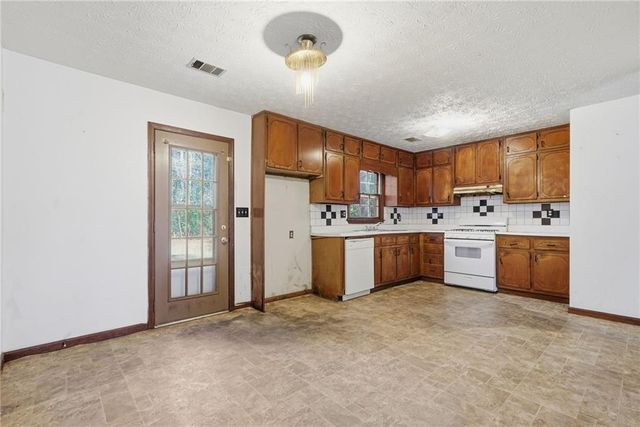 850 King SE Drive, Conyers, GA 30094