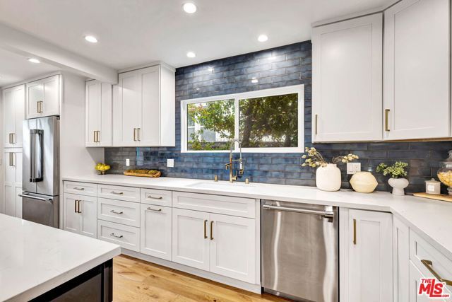 1363 S Curson Avenue, Los Angeles, CA 90019