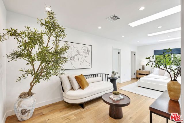 1363 S Curson Avenue, Los Angeles, CA 90019