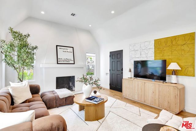 1363 S Curson Avenue, Los Angeles, CA 90019