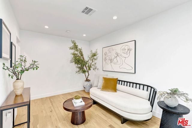 1363 S Curson Avenue, Los Angeles, CA 90019