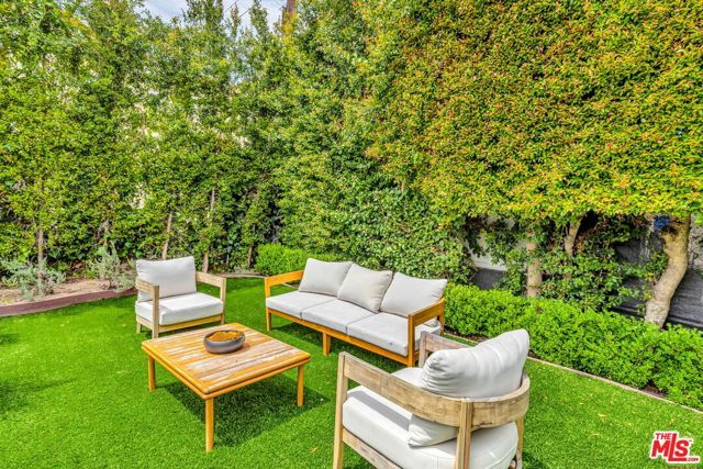 1363 S Curson Avenue, Los Angeles, CA 90019