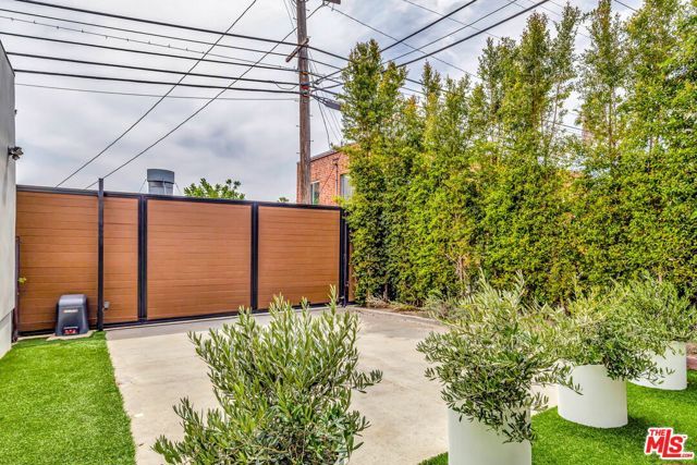 1363 S Curson Avenue, Los Angeles, CA 90019