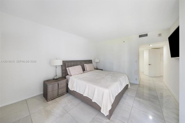 520 Brickell Key Dr A710, Miami, FL 33131