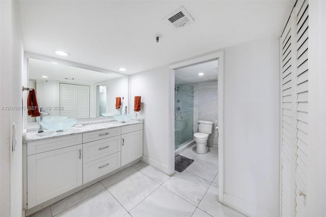 520 Brickell Key Dr A710, Miami, FL 33131