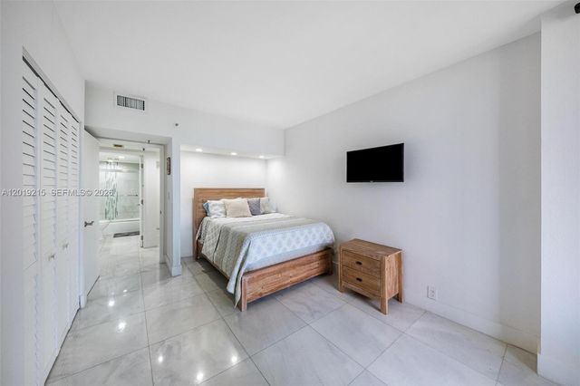 520 Brickell Key Dr A710, Miami, FL 33131