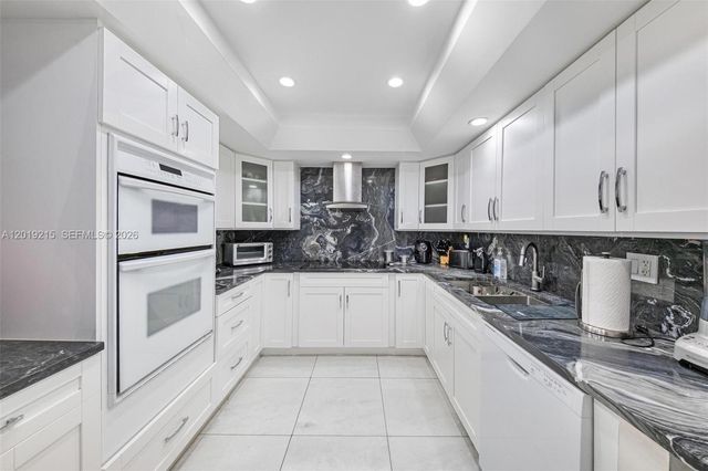 520 Brickell Key Dr A710, Miami, FL 33131