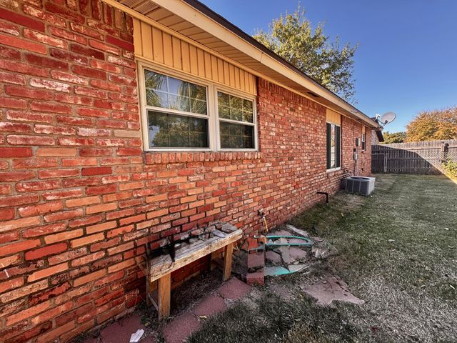 3902 Sides Street, Plainview, TX 79072