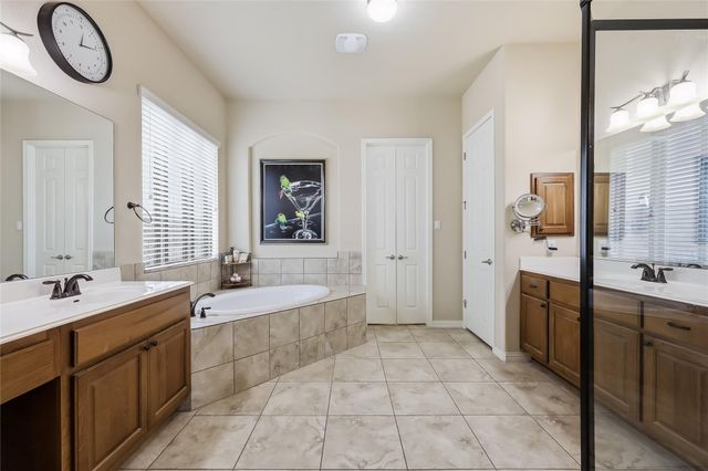 7607 Pace Ravine DR, Lago Vista, TX 78645