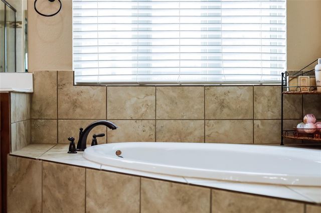 7607 Pace Ravine DR, Lago Vista, TX 78645