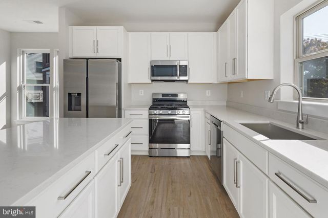 945 SYCAMORE DR SE, Washington, DC 20032