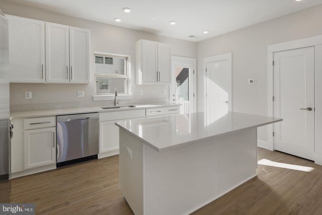 945 SYCAMORE DR SE, Washington, DC 20032
