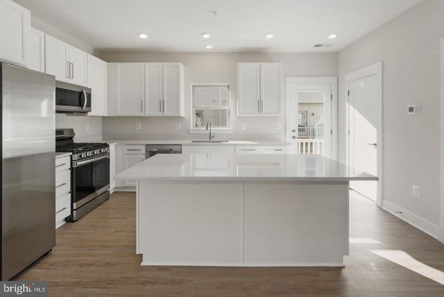 945 SYCAMORE DR SE, Washington, DC 20032