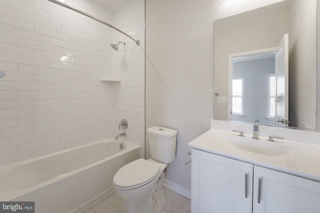 945 SYCAMORE DR SE, Washington, DC 20032