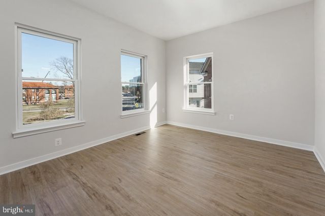 945 SYCAMORE DR SE, Washington, DC 20032