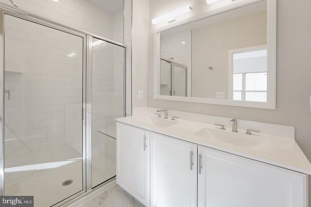 945 SYCAMORE DR SE, Washington, DC 20032
