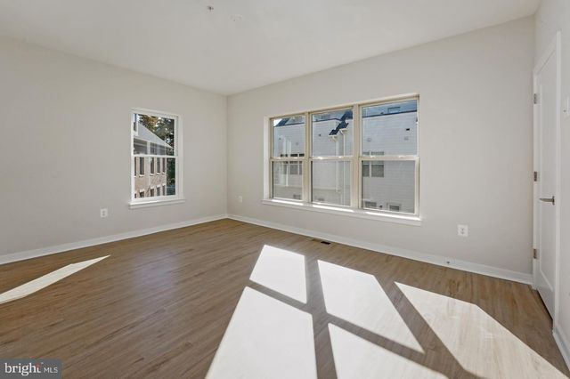 945 SYCAMORE DR SE, Washington, DC 20032